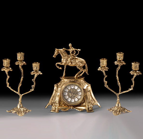 Часы каминные и канделябрами на 3 свечи (бронза, золото) Испания    